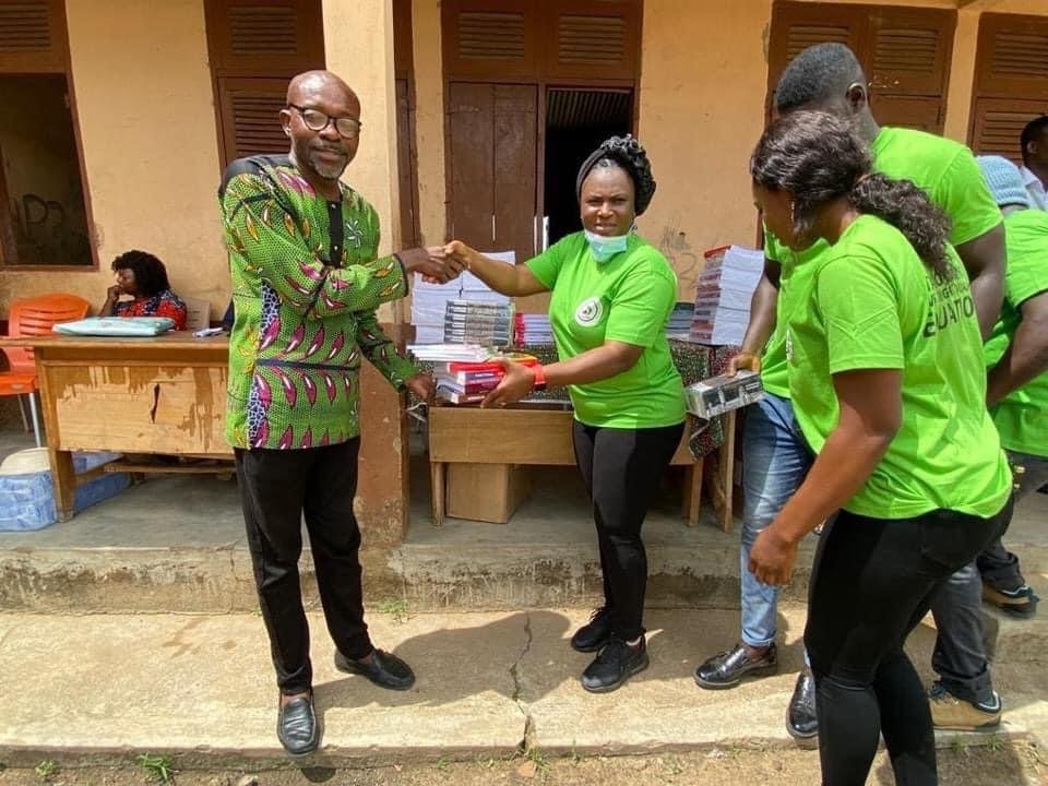 Watania JHS Headmaster Receives Teaching and Learning Materials